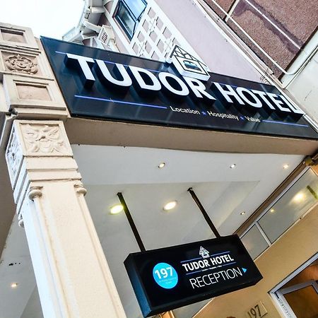 דורבן Tudor House Hotel מראה חיצוני תמונה